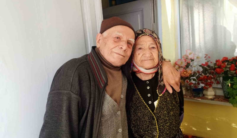 32-yil-sonra-mavisinden-gozyasi-dokerek-ayrildi-rpFknZXJ.jpg