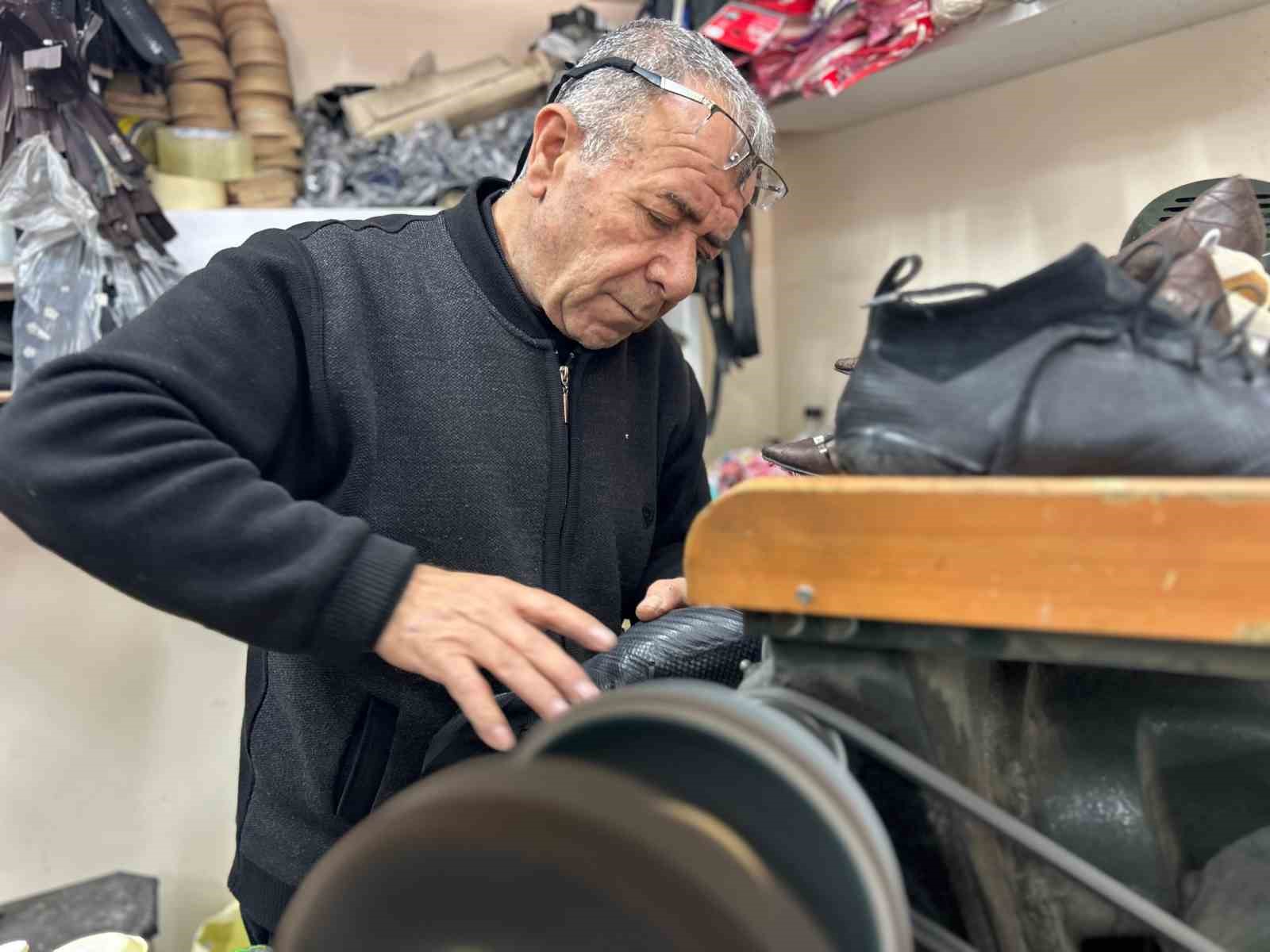 32 yillik ayakkabi ustasinin cirak sitemi eli kirlenmeyenin karni tok olmaz 2 k3QUUumJ