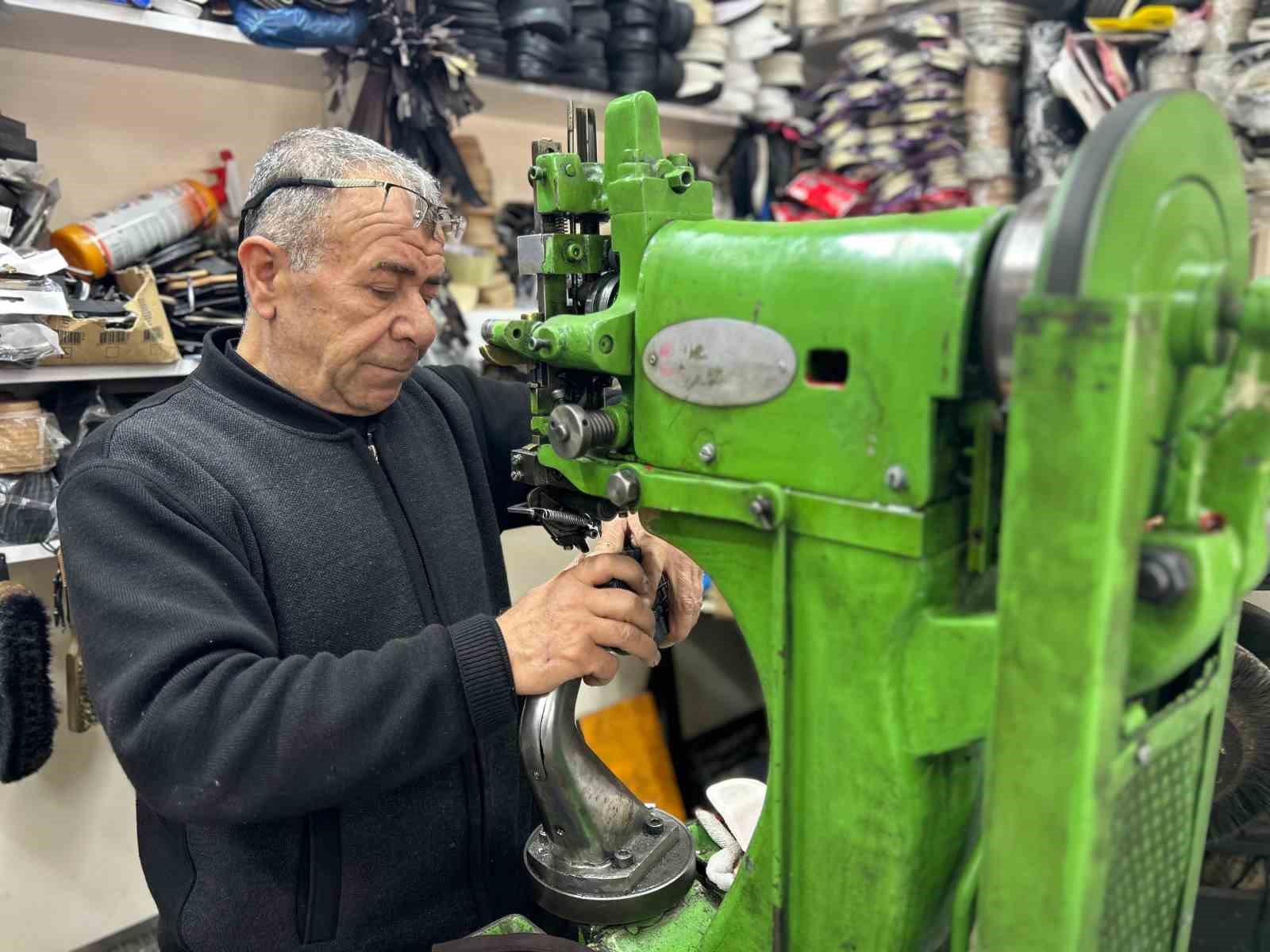 32 yillik ayakkabi ustasinin cirak sitemi eli kirlenmeyenin karni tok olmaz 4 6mrO5AaA