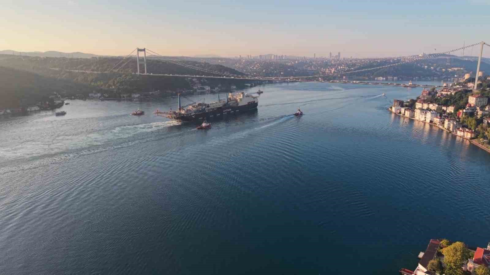 325 metrelik dev boru döşeme gemisi İstanbul Boğazı’ndan geçiş yaptı 6 325 metrelik dev boru doseme gemisi istanbul bogazindan gecis yapti 2 s1mX9mmy