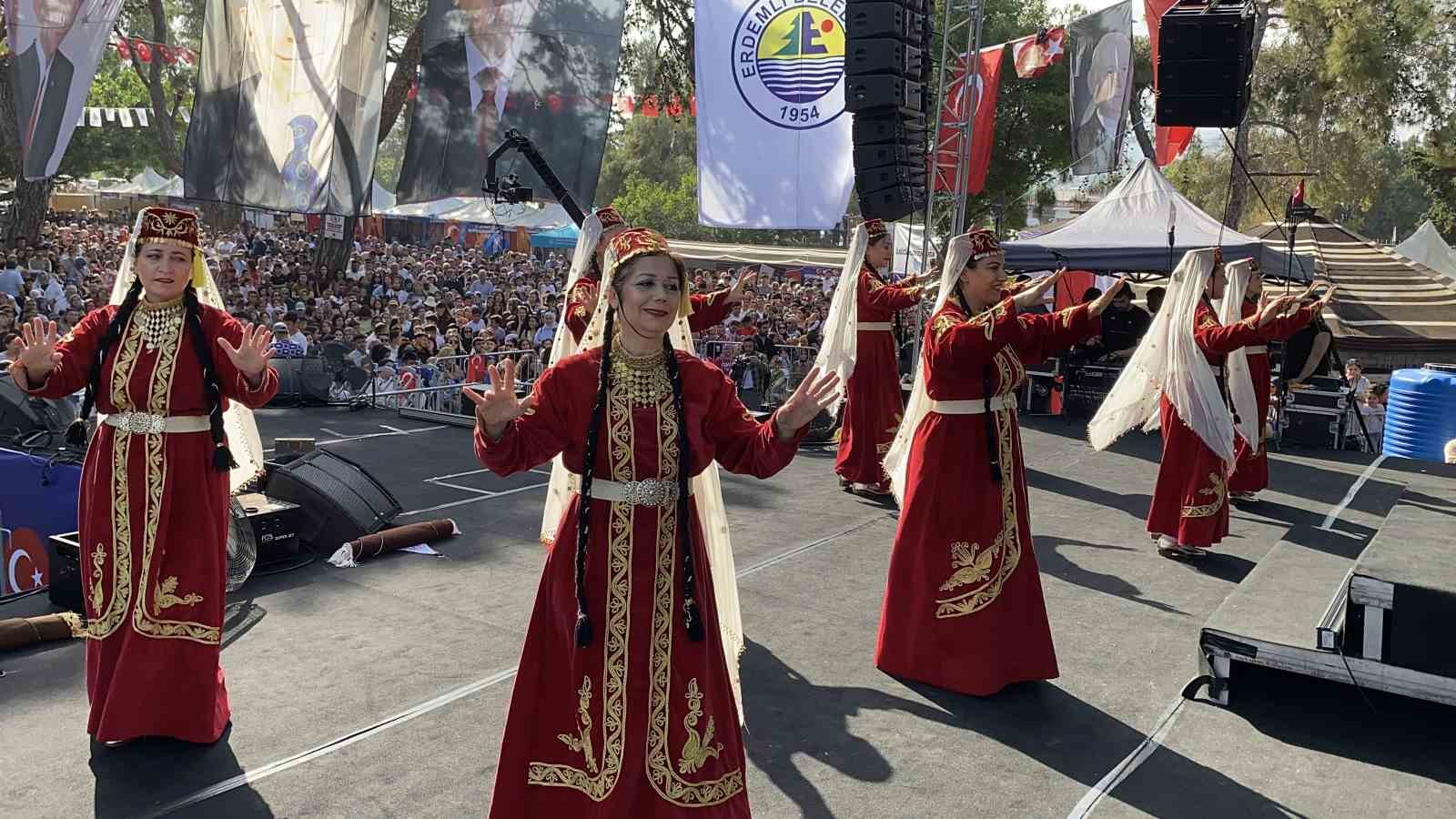 33 geleneksel turkmen solenine binlerce kisi katildi 9 sDpVJQYv