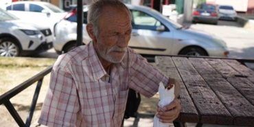 34-yildir-su-icemeyen-yasli-adam-10-gundur-yemek-de-yiyemiyor-N66Y6baa.jpg