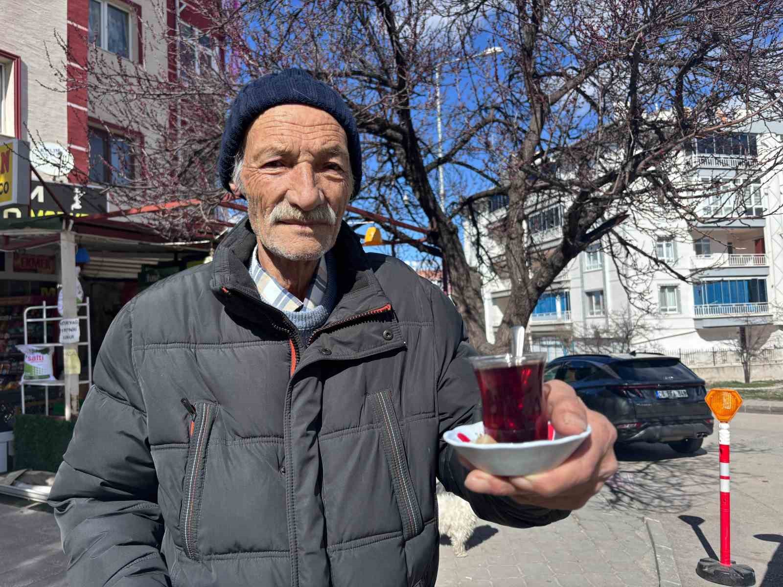 34 yildir su icemeyen yasli adam suya hasret kaldim gulmeye hasret kaldim 1 iO7iWVug