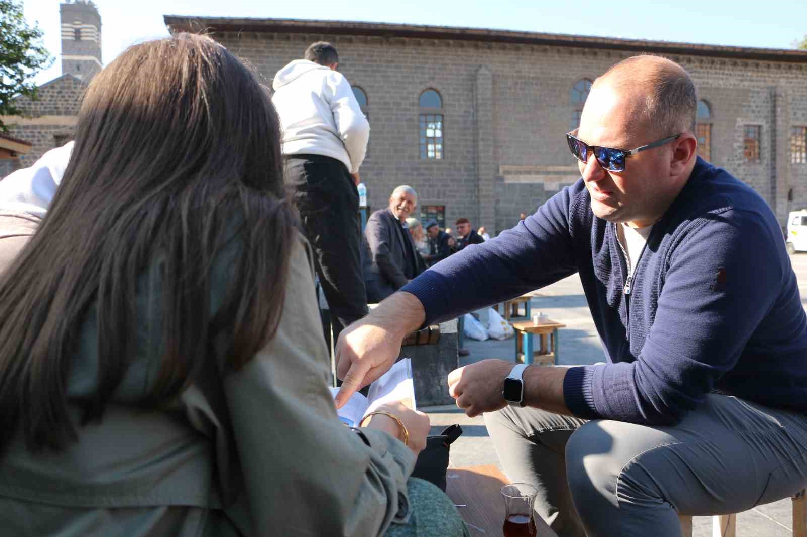 35 yillik aracla diyarbakiri karis karis geziyorlar 0 vECy5lHX