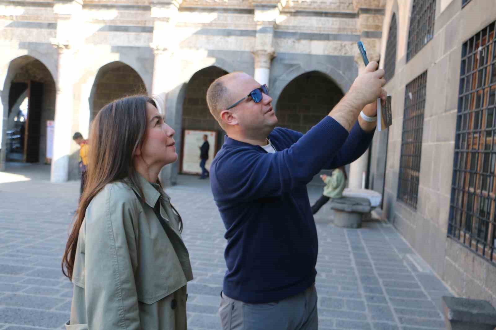 35 yillik aracla diyarbakiri karis karis geziyorlar 2 2ACZlEuC