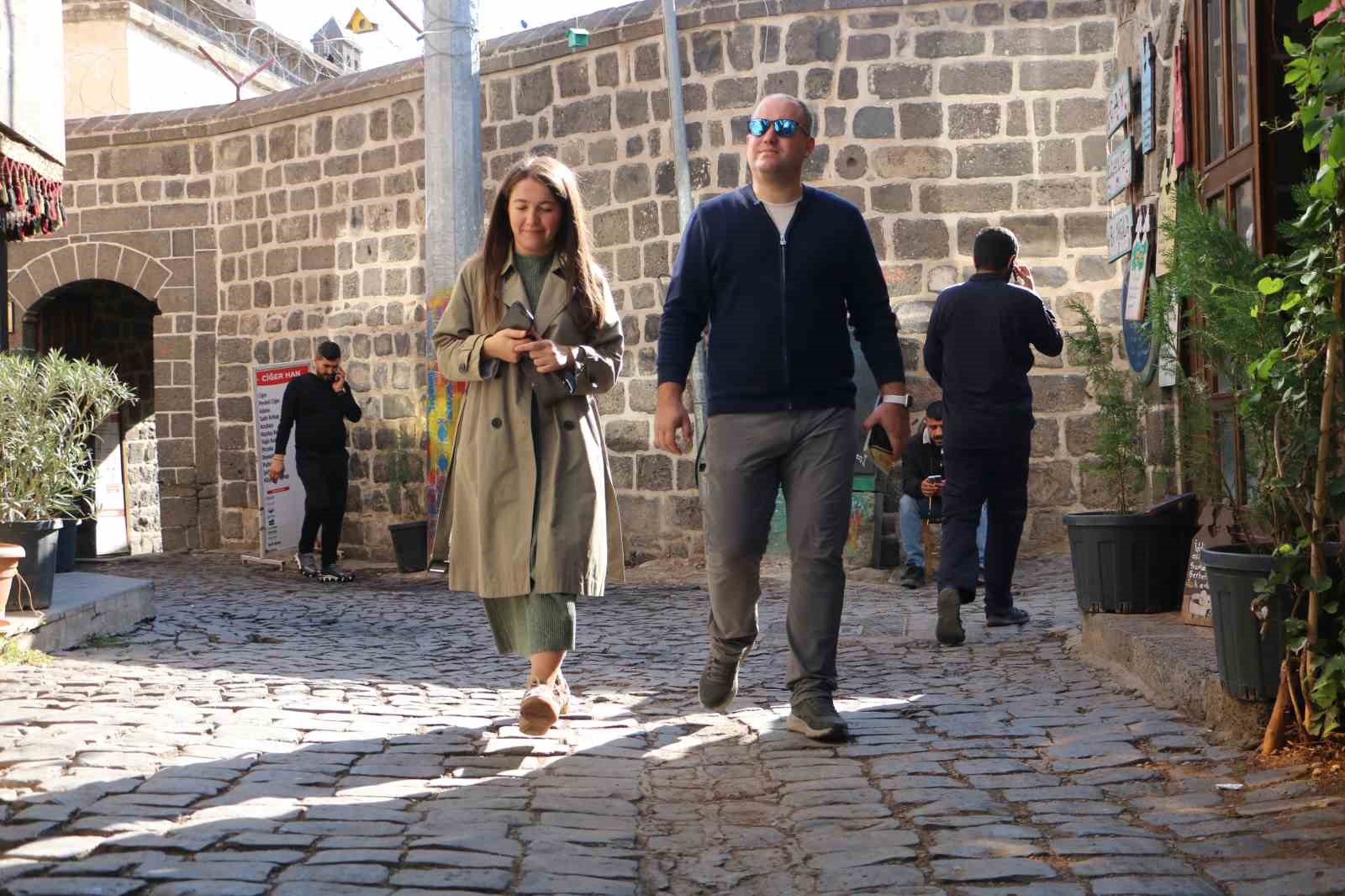 35 yillik aracla diyarbakiri karis karis geziyorlar 3 sUH1eVSJ