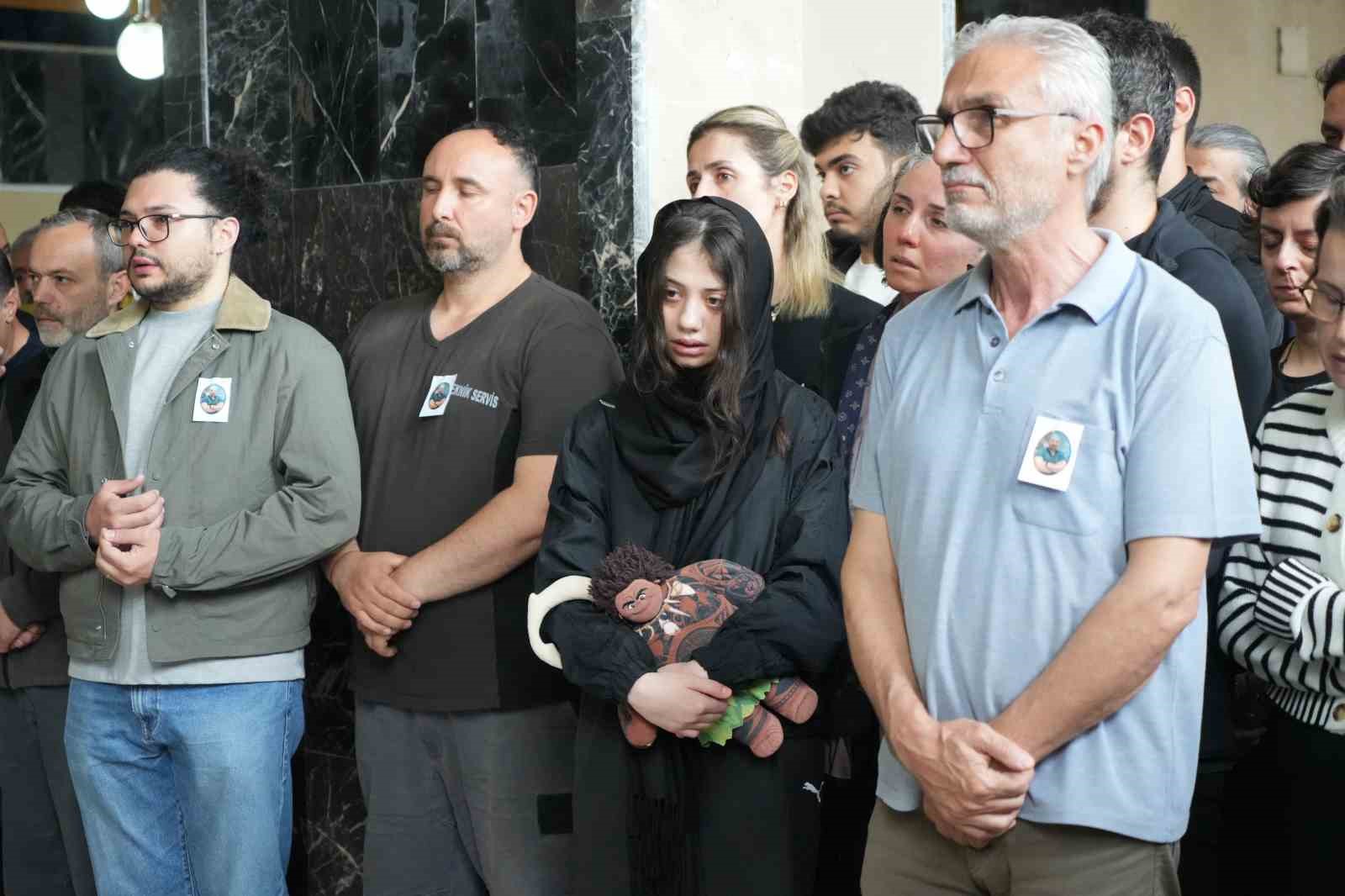 37 yasinda hayatini kaybeden beyin cerrahina gozyaslariyla veda 1 rhNjF9GN