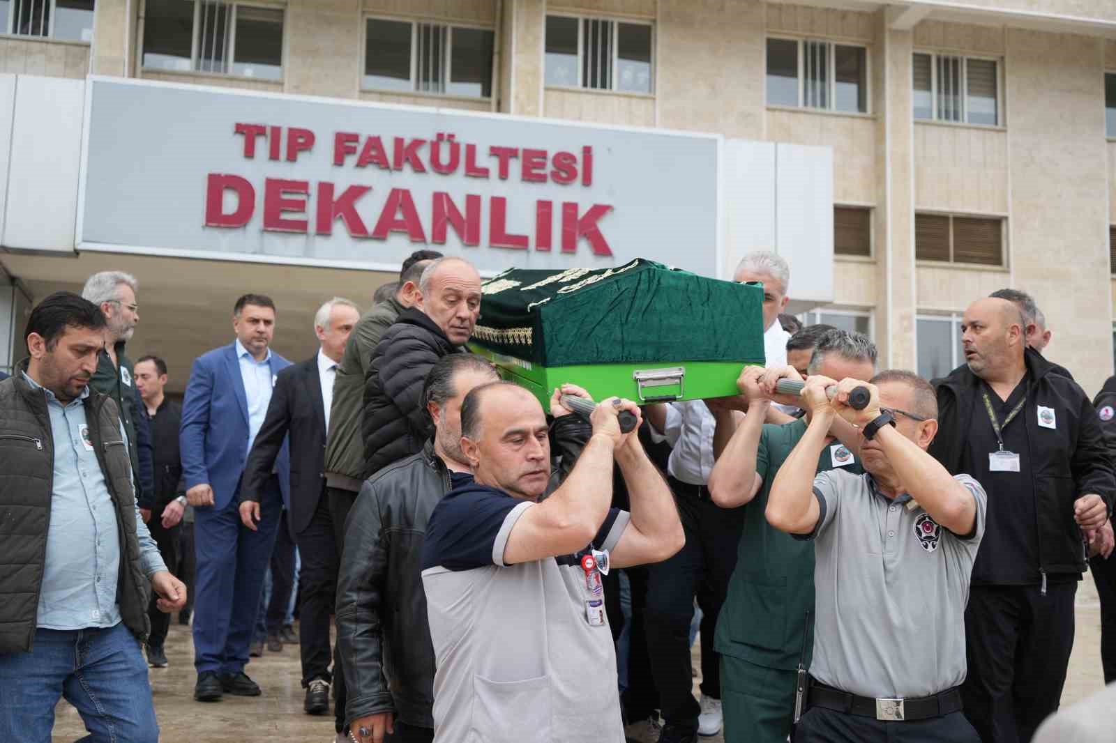 37 yasinda hayatini kaybeden beyin cerrahina gozyaslariyla veda 2 XKm3CC9k