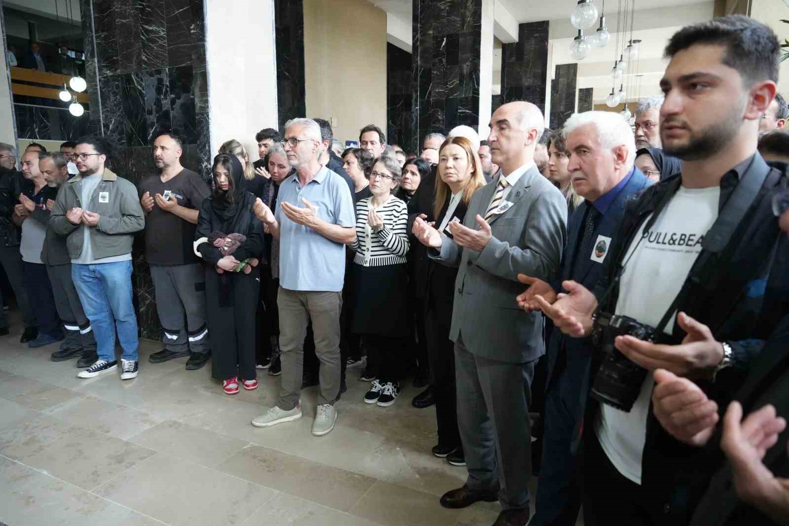 37 yasinda hayatini kaybeden beyin cerrahina gozyaslariyla veda 4 sy1rZm4l