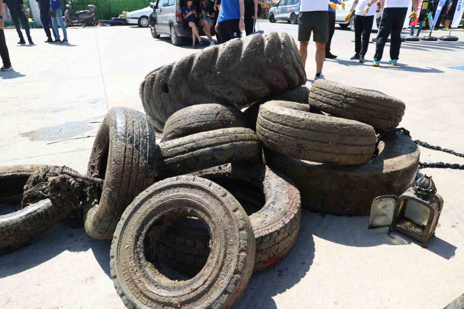 38 dalgicin katildigi etkinlikte denizden arac lastigi cop konteyniri aku demir parcalari cikti 4 v7UDklUU