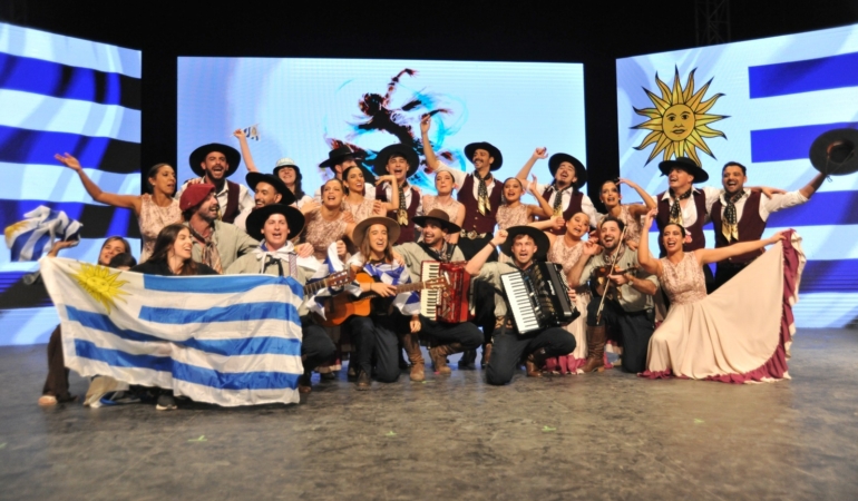 38-uluslararasi-altin-karagoz-halk-danslari-yarismasi-uruguay-sampiyon