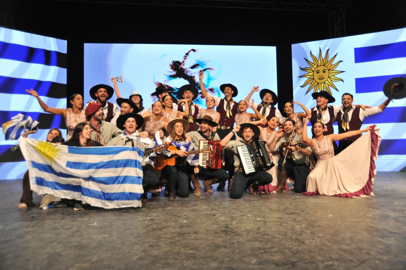 38-uluslararasi-altin-karagoz-halk-danslari-yarismasi-uruguay-sampiyon