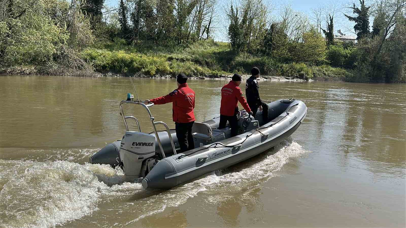 39 kisilik ekip seferber oldu nehre dusen kucuk cocuktan 4 gundur iz yok 0 WAgWK524
