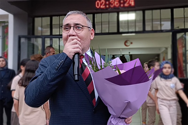 39 yillik egitimciye unutulmaz veda gozyaslariyla ugurlandi 7 YmiqScLr
