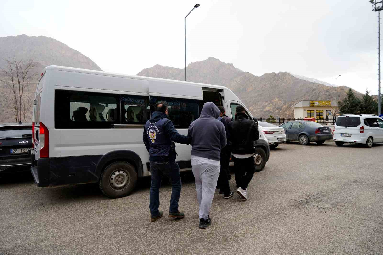 391 milyon tllik yasa disi bahis agini batan kafe ortaya cikardi 2