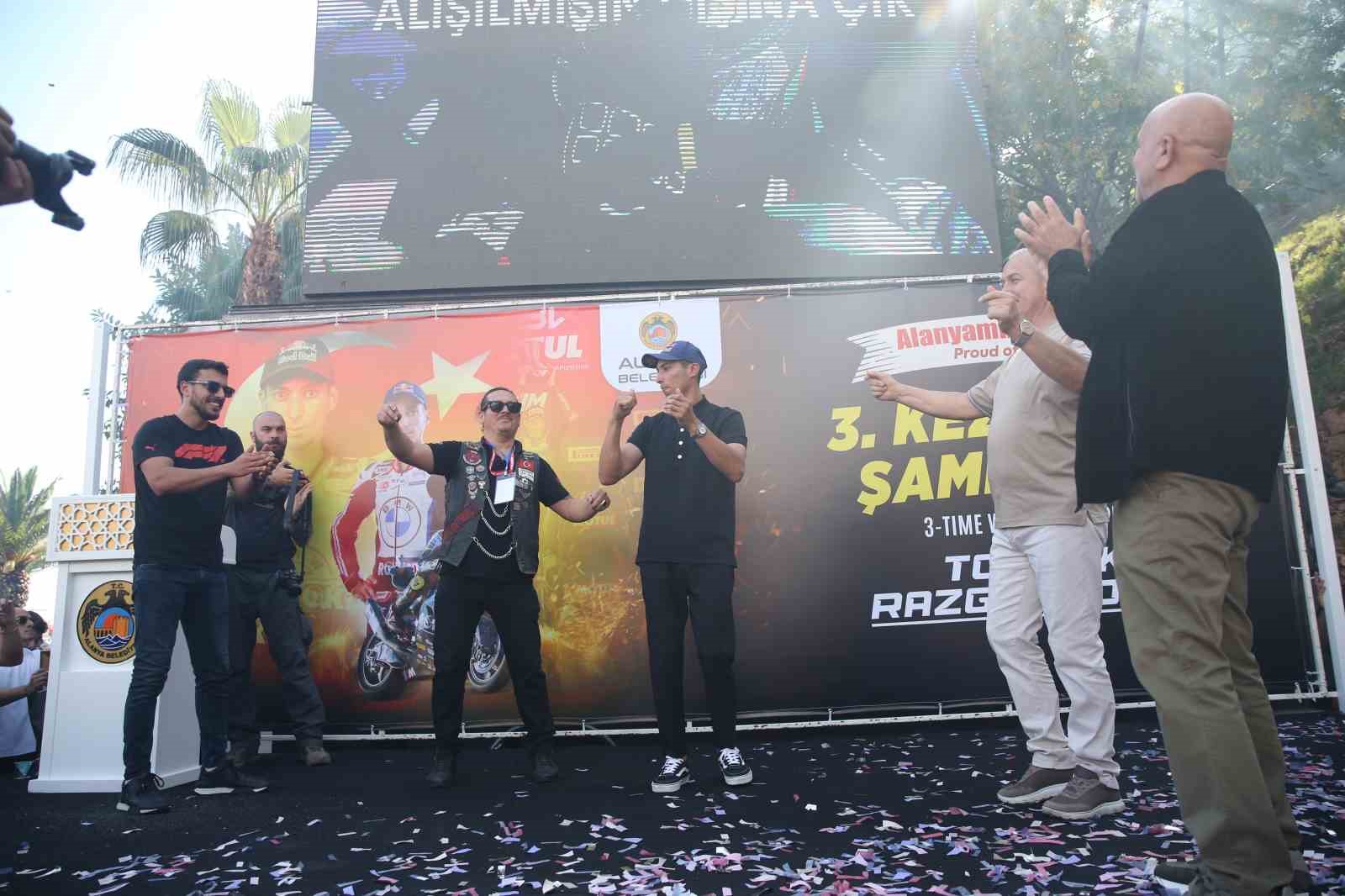 3uncu kez dunya sampiyonu olan toprak razgatlioglu memleketi alanyada coskuyla karsilandi 2 3T2UPaLg