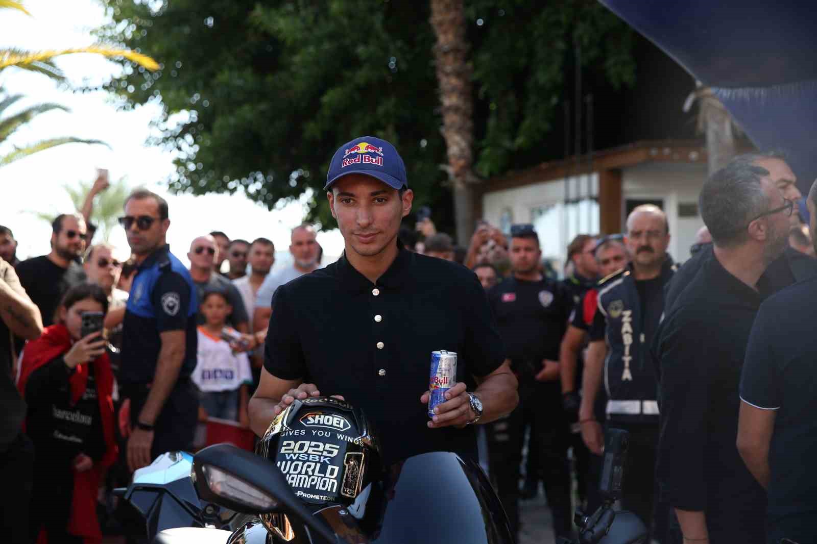 3uncu kez dunya sampiyonu olan toprak razgatlioglu memleketi alanyada coskuyla karsilandi 8 5j4CueCI