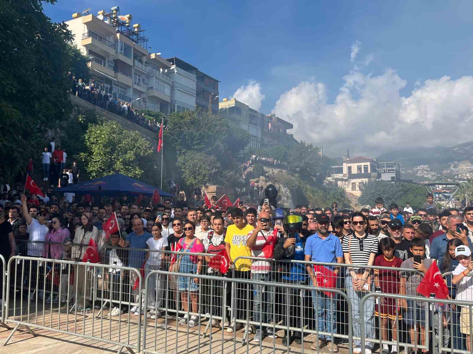 3uncu kez dunya sampiyonu olan toprak razgatlioglu memleketi alanyada coskuyla karsilandi 9 KcyYNadN