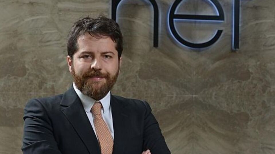 Erden Timur Kimdir? 