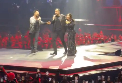 Tarkan aynı sahnede kimlerle yer aldı?