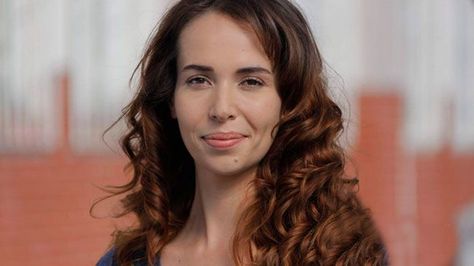 Esra Ronabar kimdir?