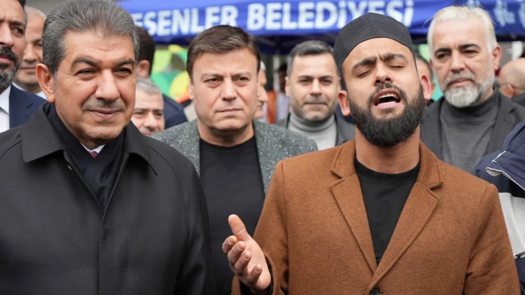 Celal Karatüre kimdir? “Kabe’de Hacılar Hu Der Allah” videosuyla ünlenen isim nereli, nasıl meşhur oldu? 7 Celal Karatüre kimdir?
