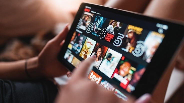 Netflix Yılbaşı Ruhunu Ekranlara Taşıyor! 2025’in En Eğlenceli Yılbaşı Dizi ve Filmleri Açıklandı 11 4 54 edited