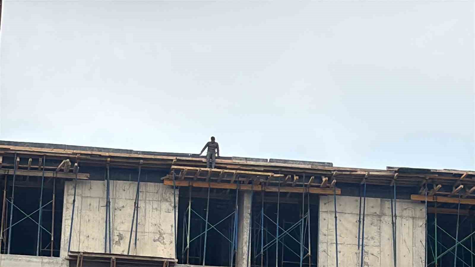 4 aydir maas alamayan isciler catiya cikti iceride biriken para yaklasik 35 milyon lira S89bbRm7