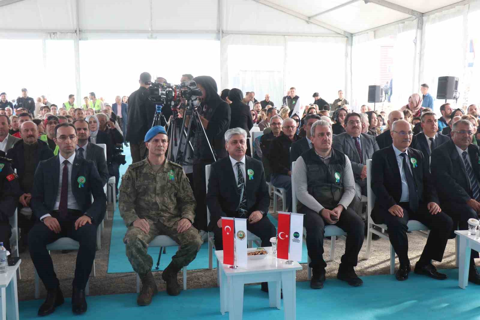 4 bin 500 fidan yanan ormanlik alanda toprakla bulustu 5 DQlg4ORp