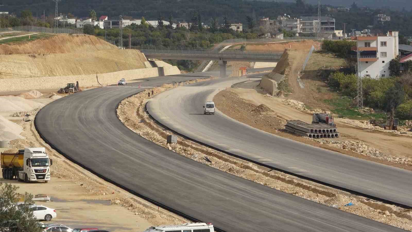 4 bin kişi çalışıyor yüzde 84’ü tamamlandı: Çeşmeli-Kızkalesi Otoyolu Mersin turizmine nefes aldıracak 4 4 bin kisi calisiyor yuzde 84u tamamlandi cesmeli kizkalesi otoyolu mersin turizmine nefes aldiracak 0