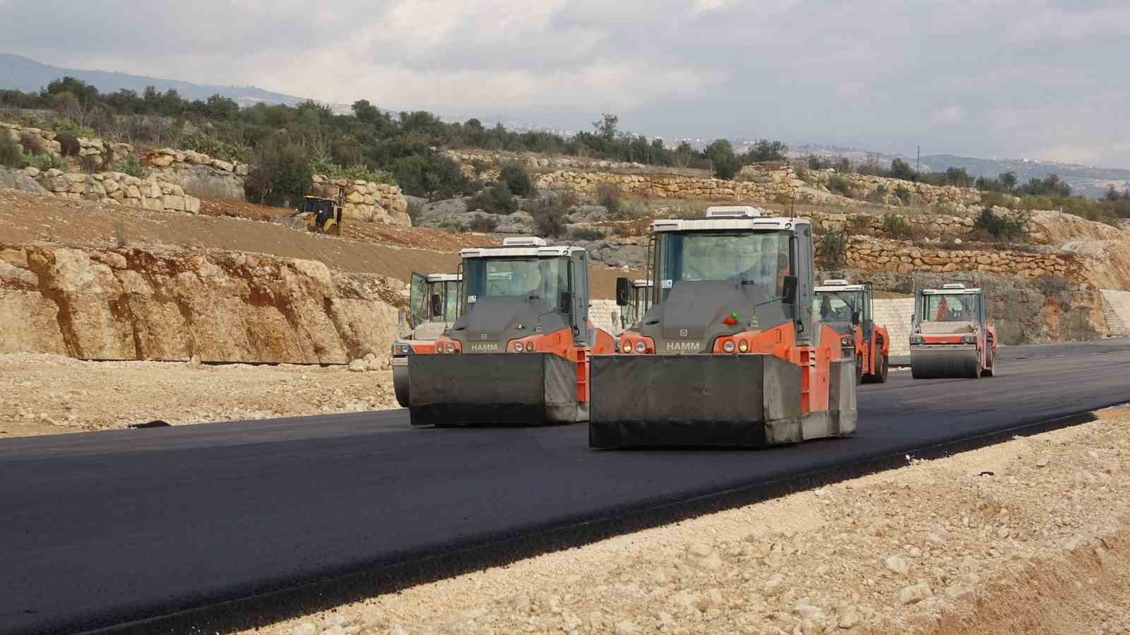 4 bin kişi çalışıyor yüzde 84’ü tamamlandı: Çeşmeli-Kızkalesi Otoyolu Mersin turizmine nefes aldıracak 5 4 bin kisi calisiyor yuzde 84u tamamlandi cesmeli kizkalesi otoyolu mersin turizmine nefes aldiracak 1 HeNpA1Qu