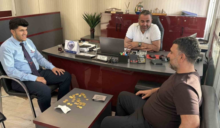 4-bucuk-milyon-tl-degerindeki-altin-ve-ceki-sahibine-ulastirdi-RSpi5ZpE.jpg