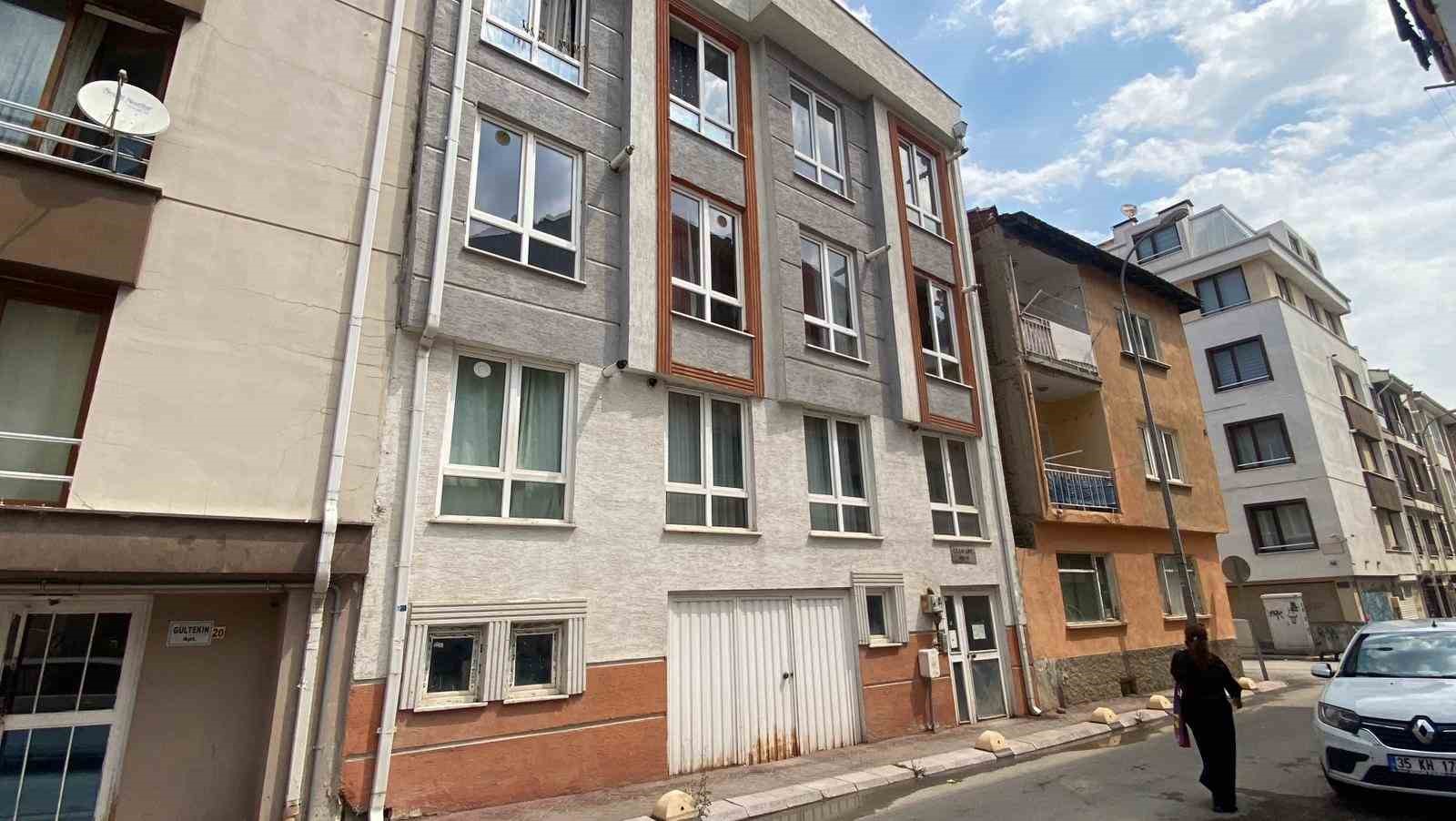 4 çocuk annesi eski sevgilisinin boğazını keserek öldüren sanığa ağırlaştırılmış müebbet 7 4 cocuk annesi eski sevgilisinin bogazini keserek olduren saniga agirlastirilmis muebbet 3 zID8LiM1