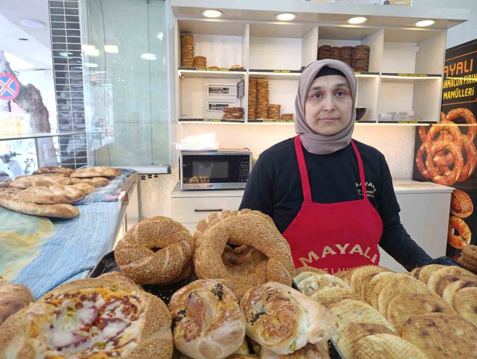 4 cocuk annesini goren sasiriyor elinde kuregi lahmacun ustaligi yapiyor 3 phj5g4S9