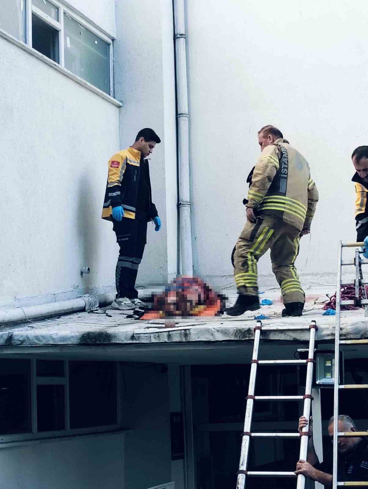 4 el silah sesi duyuldu kadin kendini 6 kattan asagi atti 0