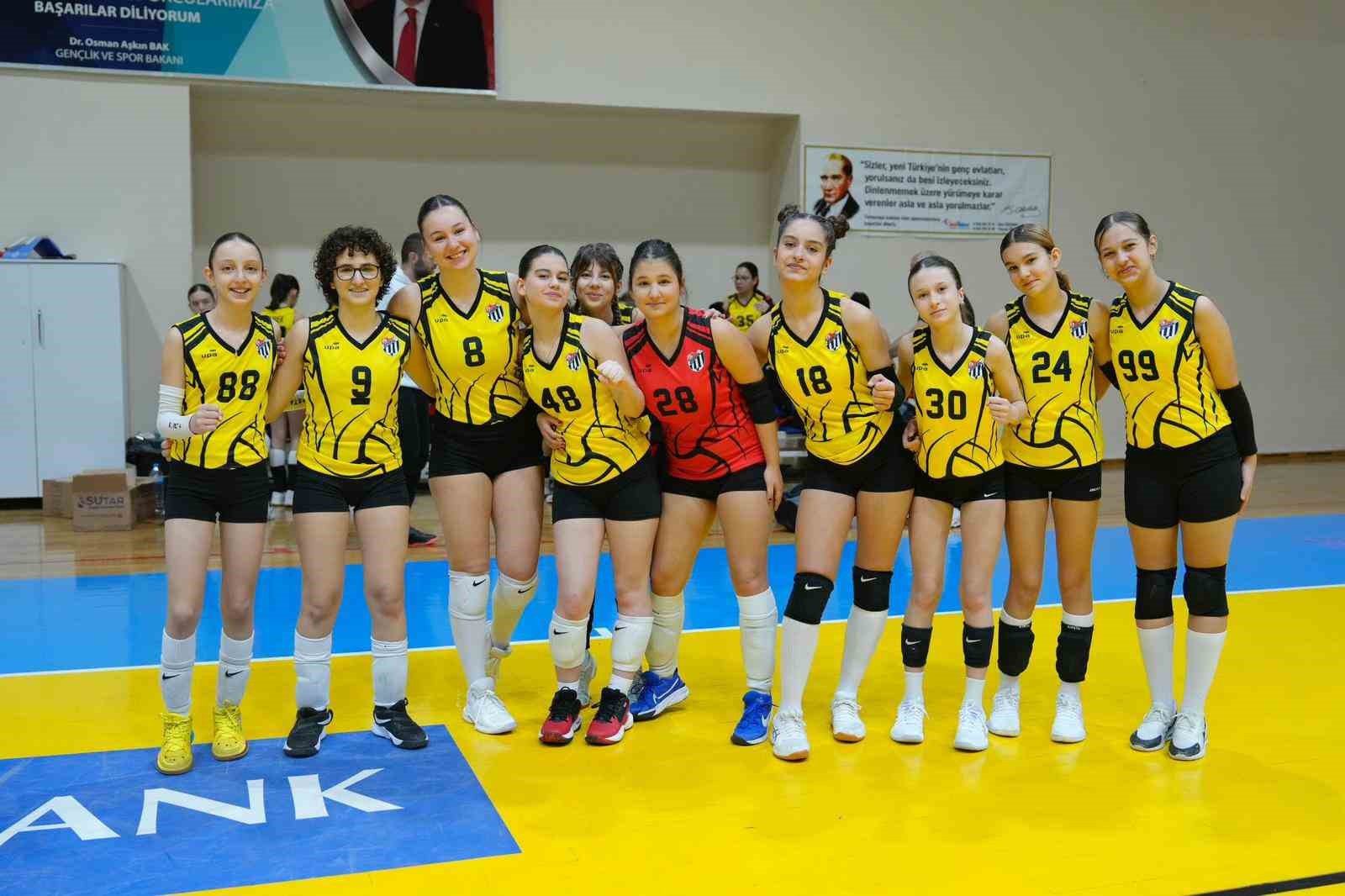 4 geleneksel yildiz kizlar voleybol turnuvasi basladi 1 XgmFPjBw