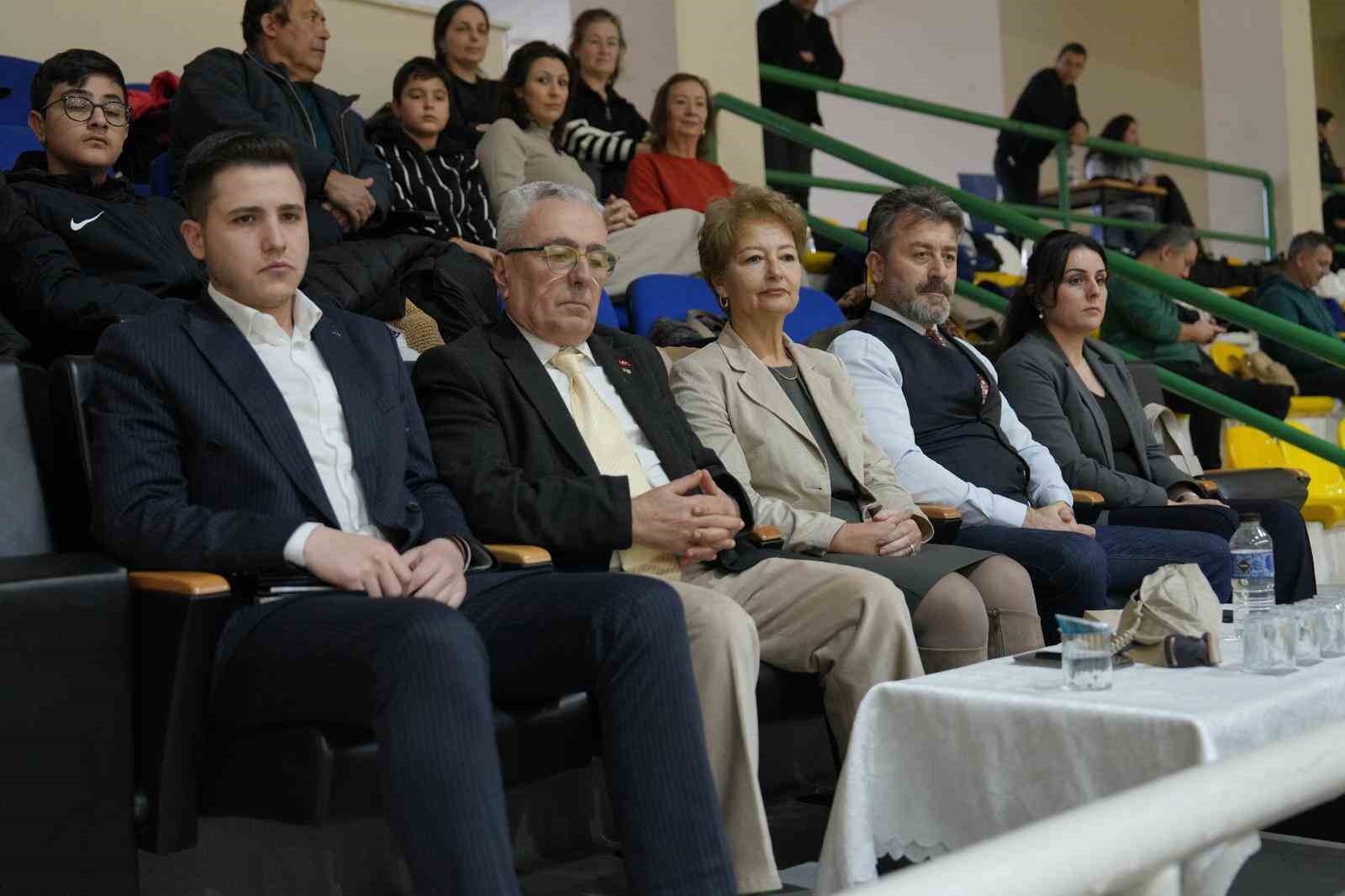 4 geleneksel yildiz kizlar voleybol turnuvasi basladi 4 BTPIDGUr
