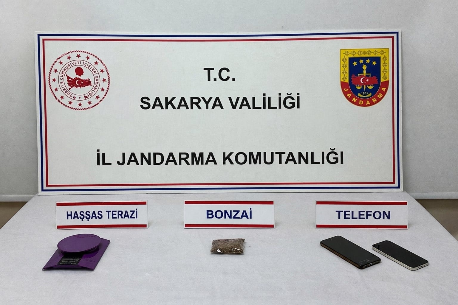 4 ilçede zehir taciri operasyonu: 6 tutuklama 6 4 ilcede zehir taciri operasyonu 6 tutuklama 2 EJ3HCwO3