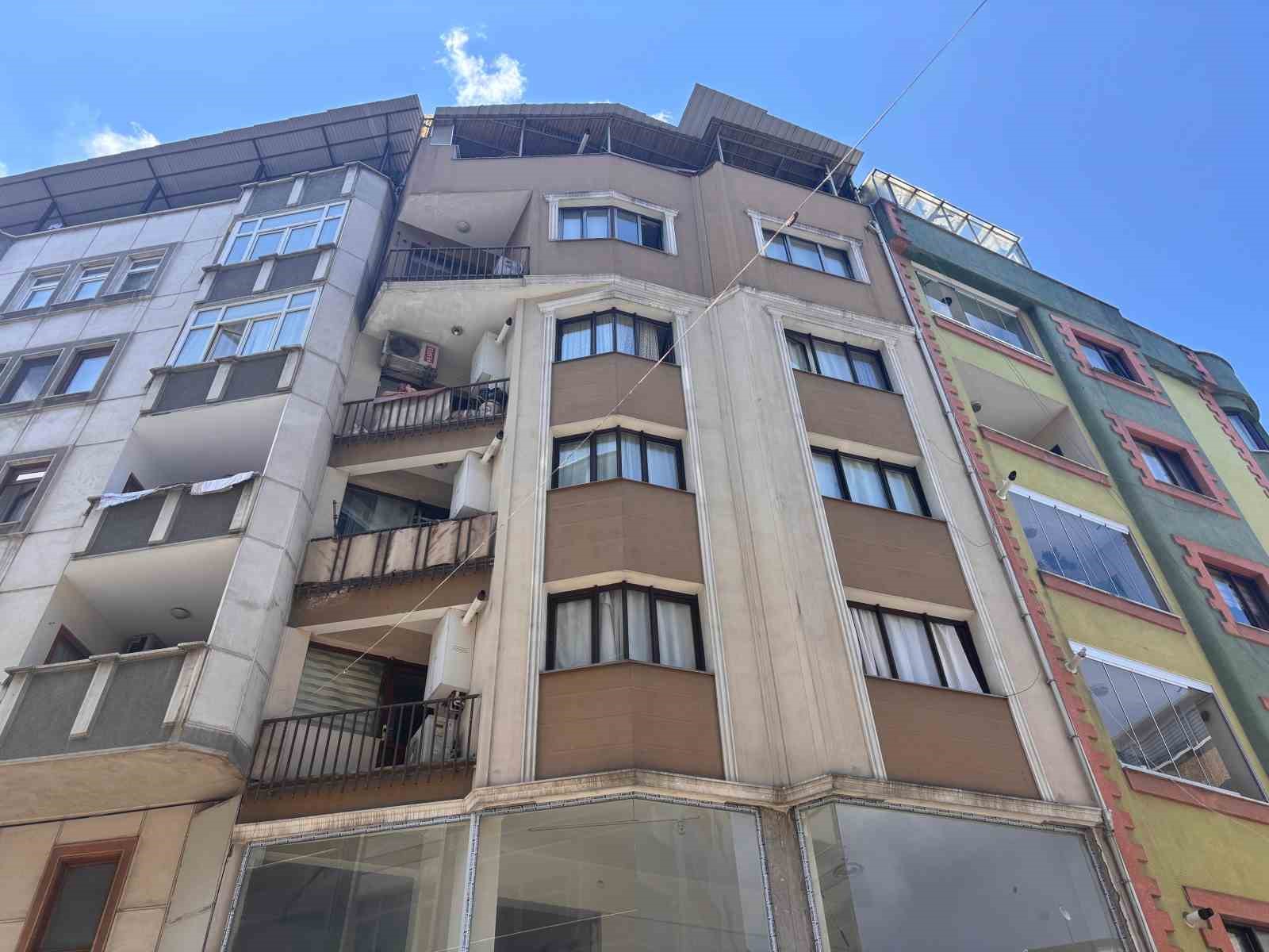 4 kattan atladi eve donmek istedi ama basaramayinca ortadan kayboldu 1 Gm2Z2kua