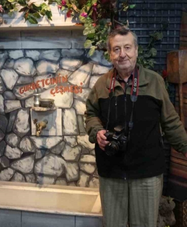 4-kusak-fotografci-mahmut-kanik-54-yildir-deklansore-basiyor-R39BP71L.jpg