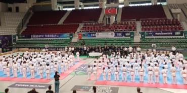 4-ulkeden-gelen-180-sporcu-bursadaki-kyokushin-kupasinda-bulustu-ODC9wsug.jpg