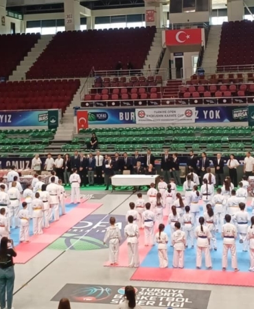 4-ulkeden-gelen-180-sporcu-bursadaki-kyokushin-kupasinda-bulustu-ODC9wsug.jpg