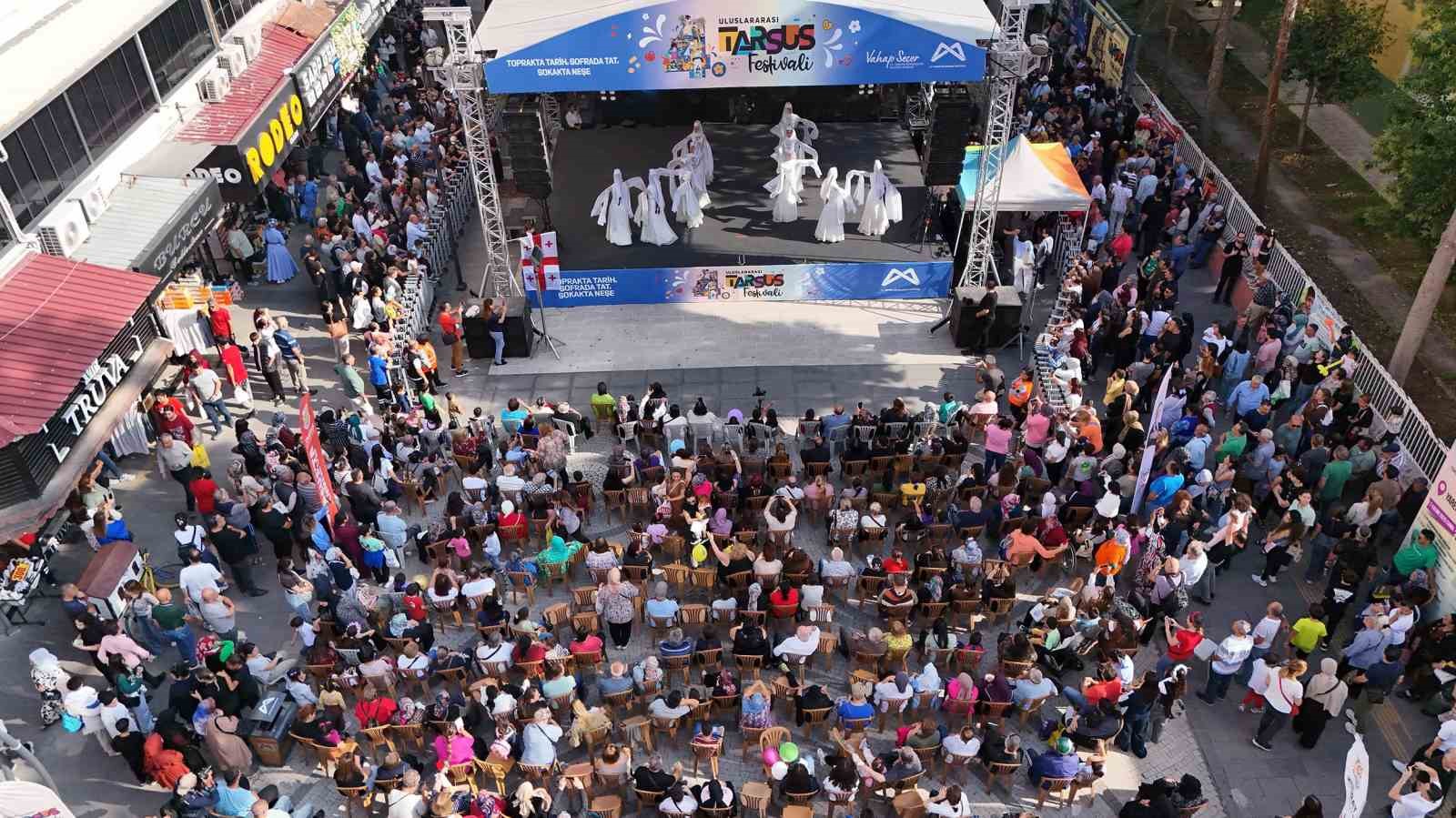 4 uluslararasi tarsus festivali tum coskusuyla suruyor 3 Uae2pjm6