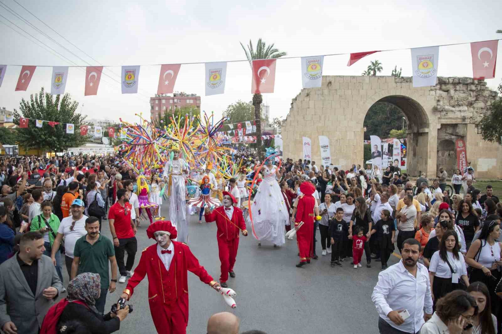 4 ulusulararasi tarsus festivali renkli goruntulerle basladi 3