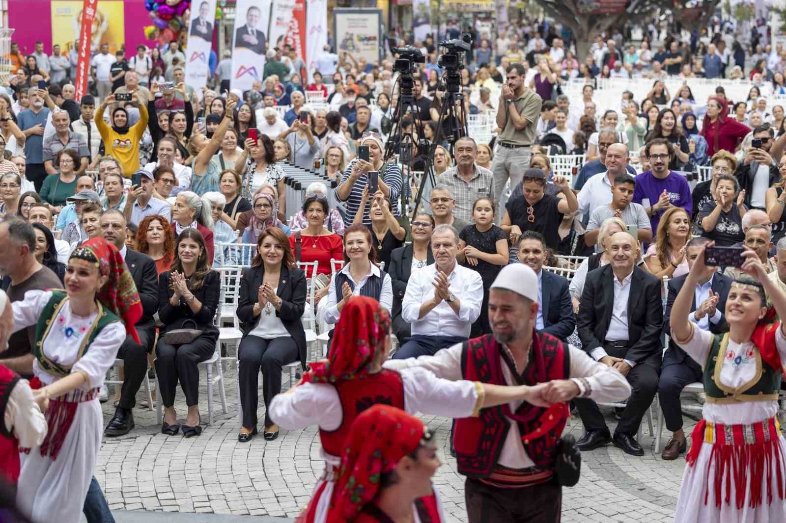4 ulusulararasi tarsus festivali renkli goruntulerle basladi 6 NIJBLngU