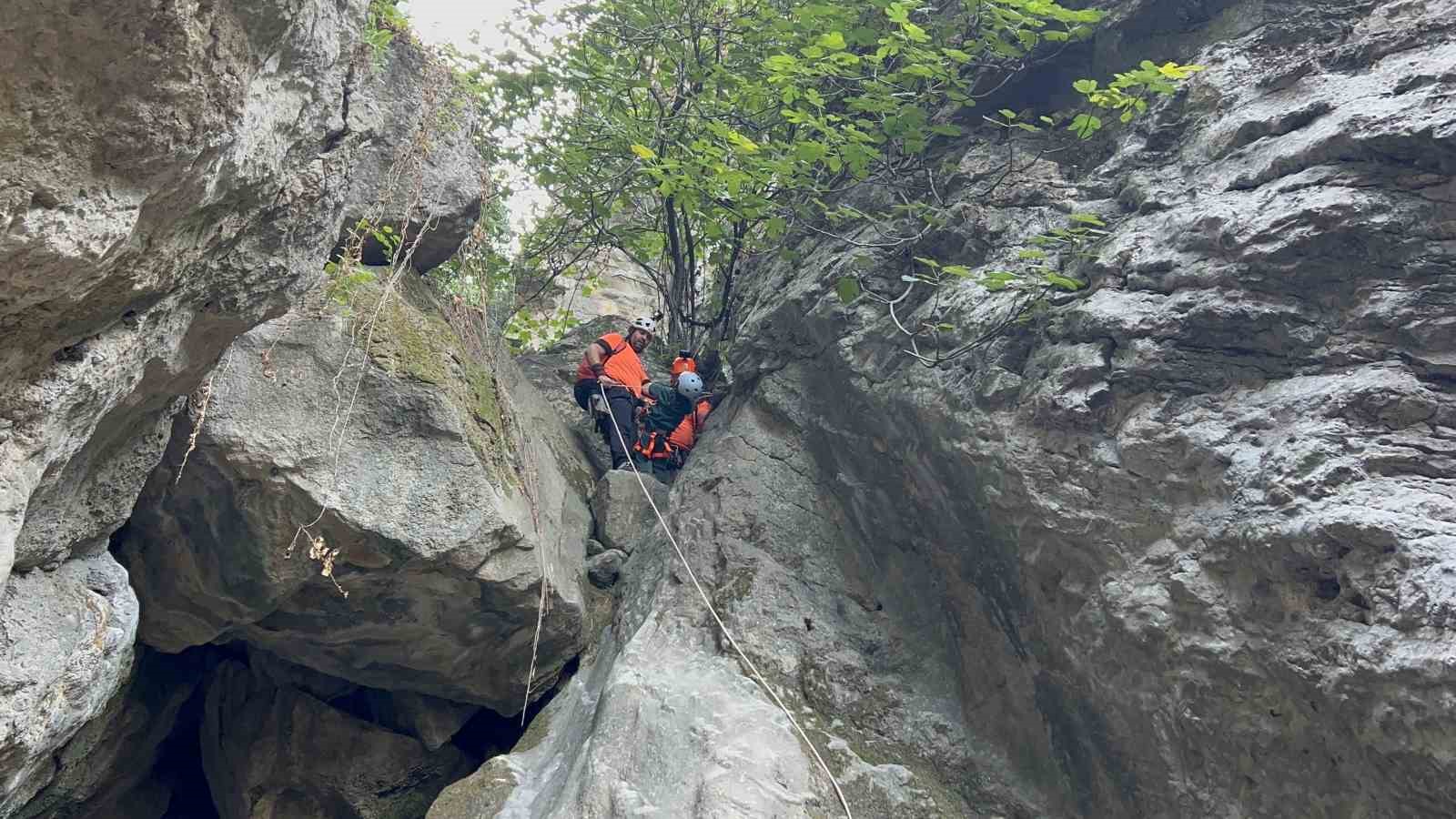 4 yasindaki yusuf 350 metrelik darkale kanyonunu gecti 3