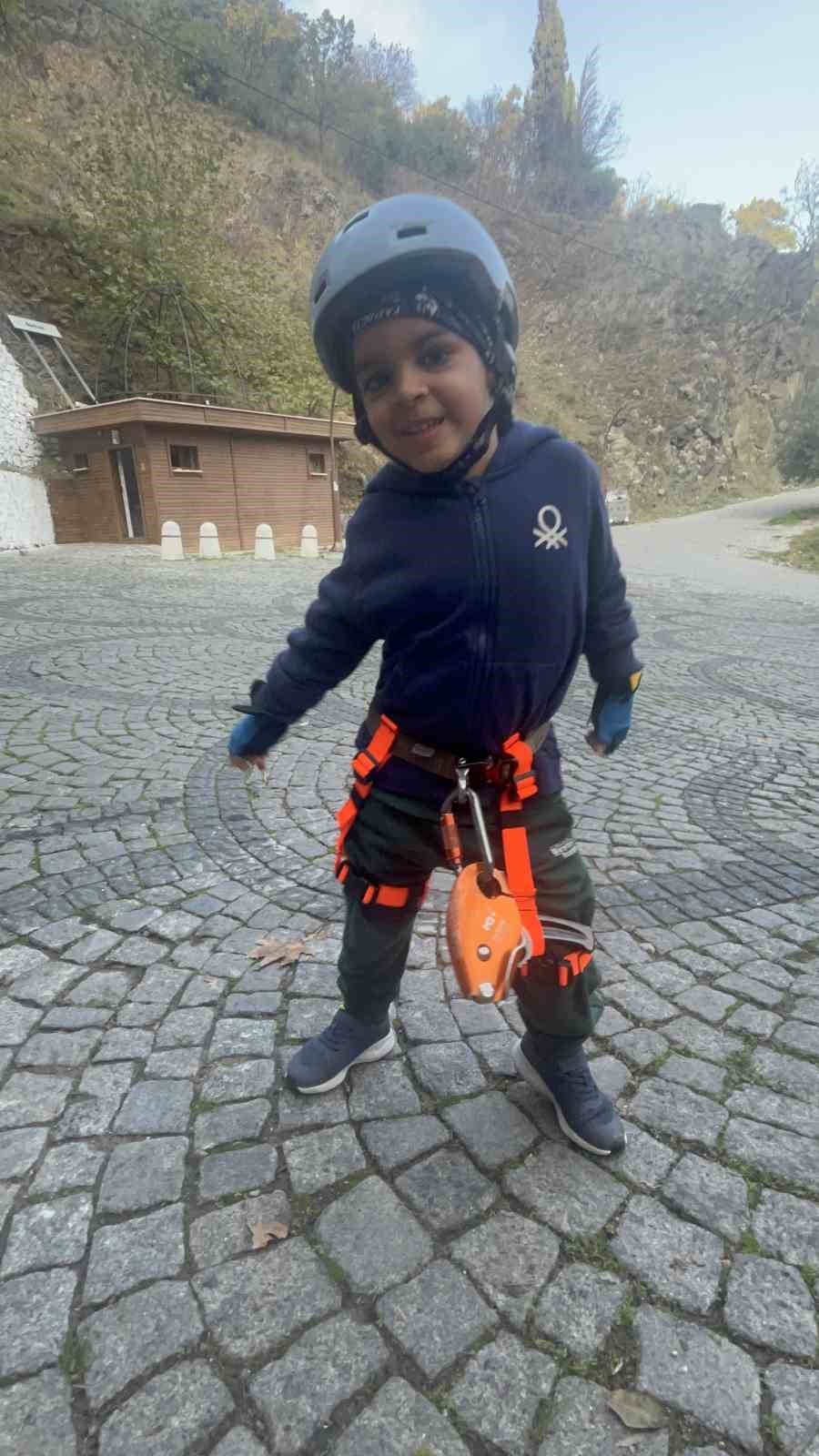 4 yasindaki yusuf 350 metrelik darkale kanyonunu gecti 6 CRRjRJ1v
