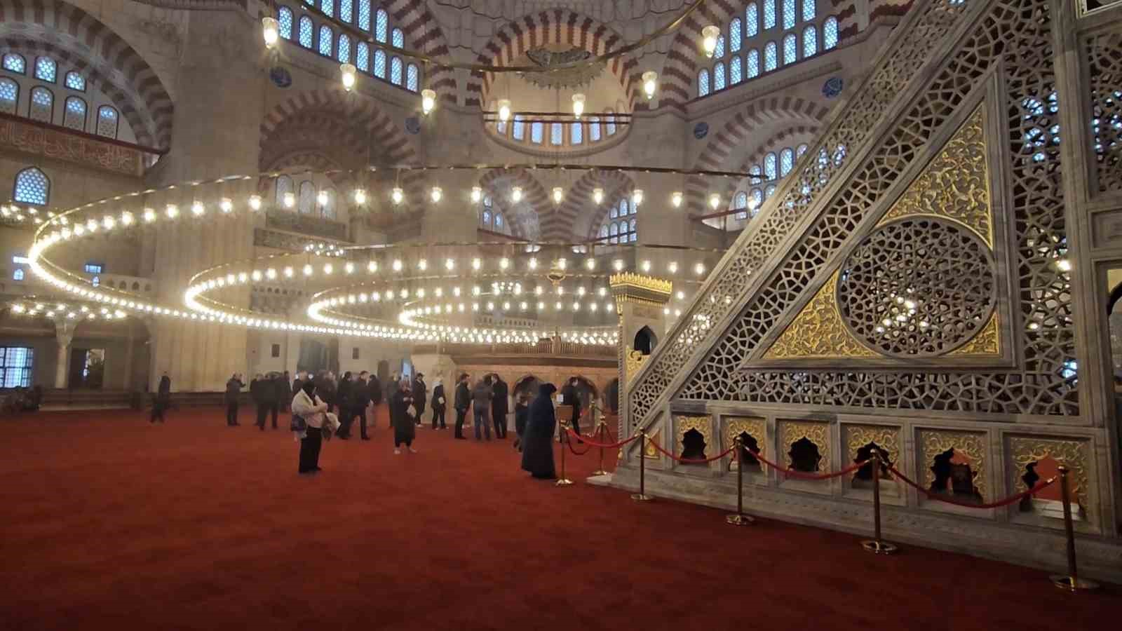 4 yil aradan sonra selimiye camiinde ilk namazda yangin 2