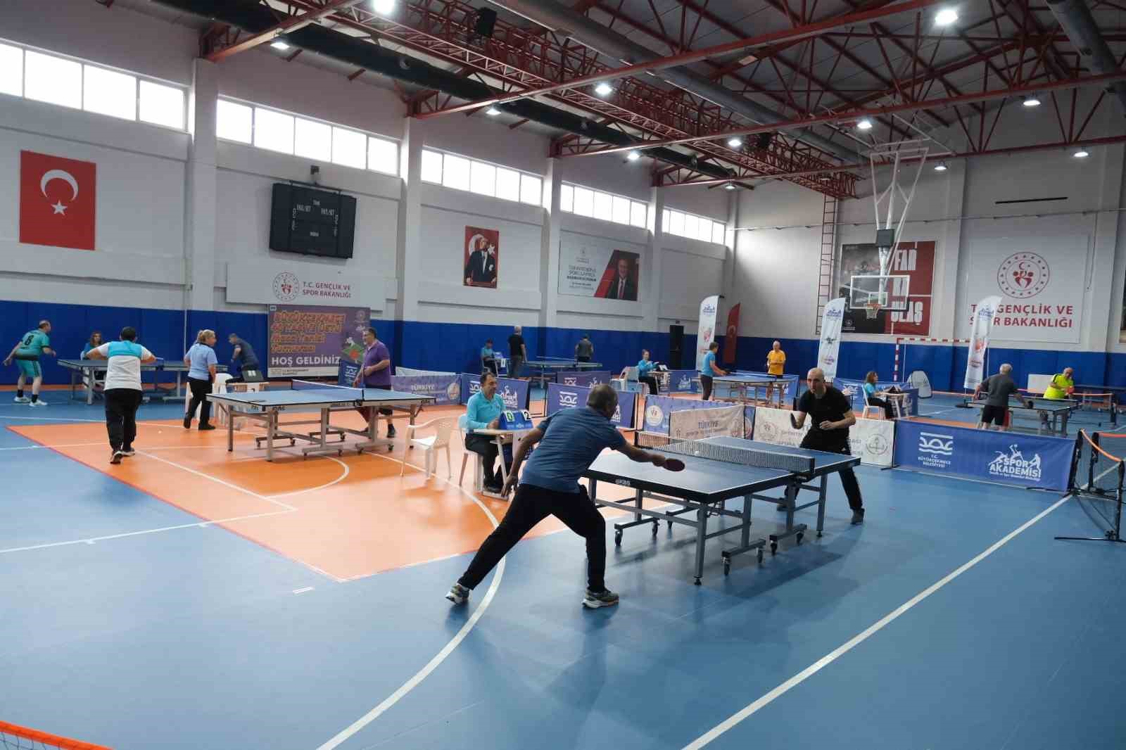 40 yas ustu masa tenisi turnuvasinda heyecan zirveye cikti 4 ahDa6kE4