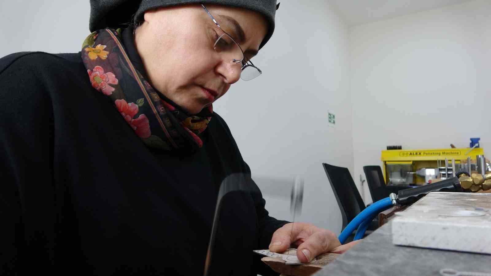 40 yasindan sonra taki tasarimcisi oldu 1 ABGrlaO6